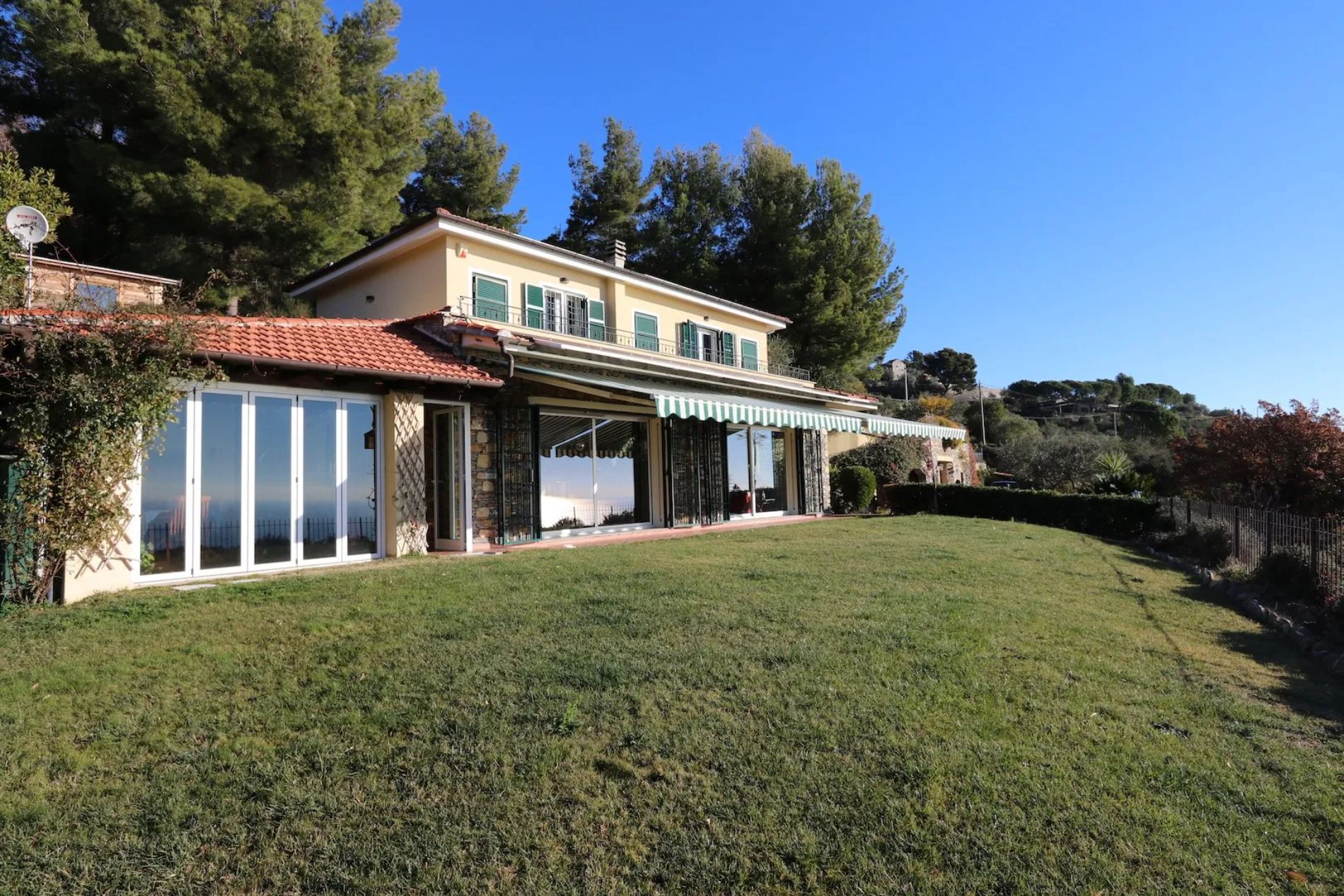 Ville rustici e terreni in vendita