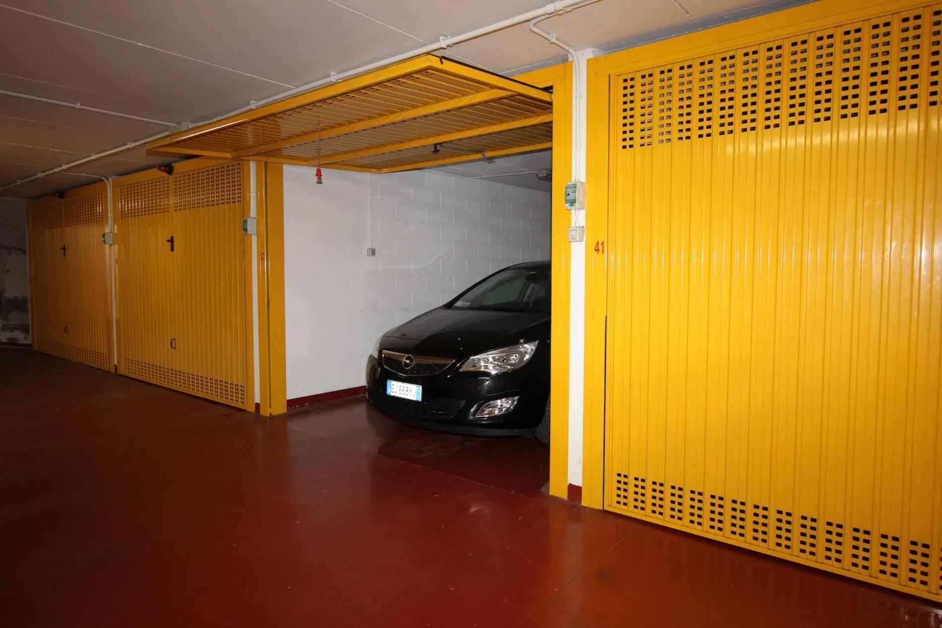 Garage e posti auto in vendita