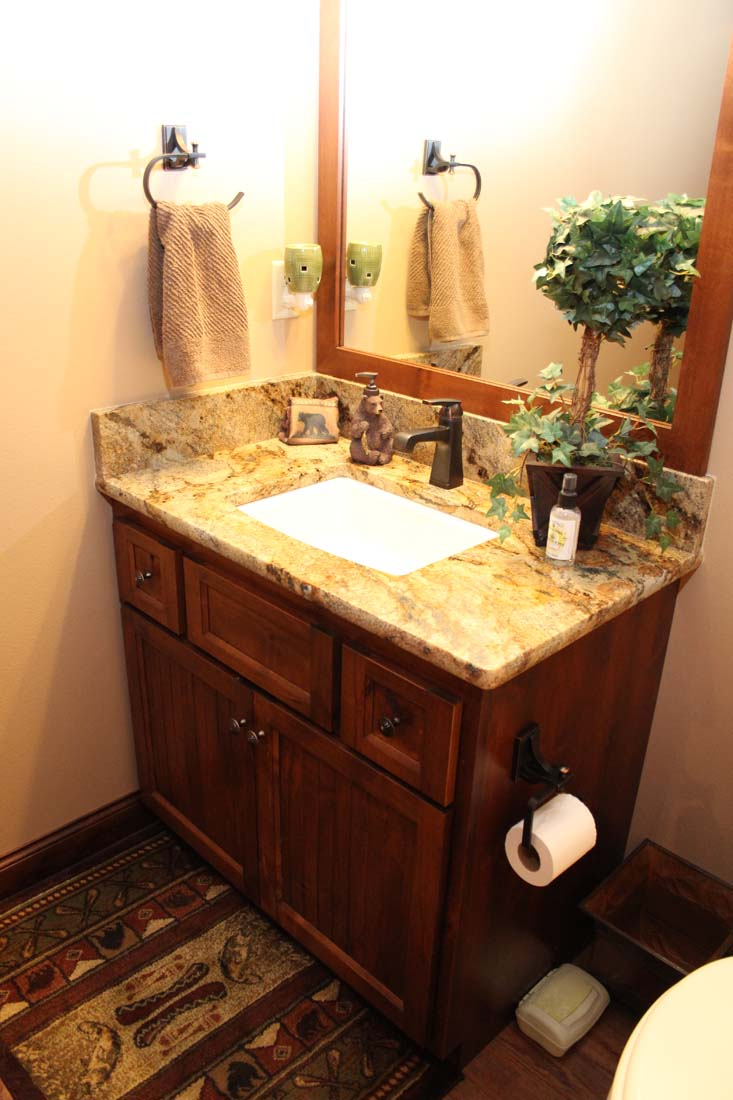 A bathroom with a sink and a mirror