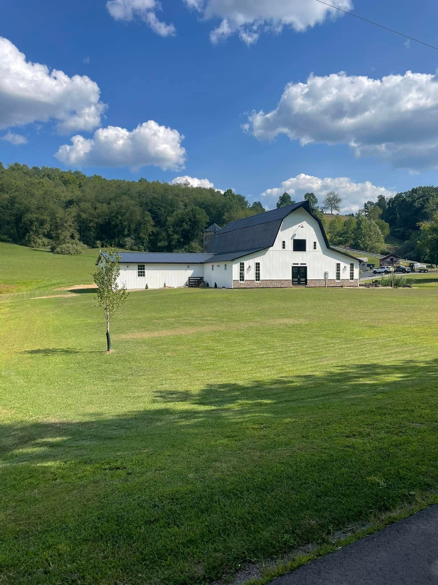 The Evergreen Wedding Barn in West Virginia | Places to get married in West Virginia  | Barn Style Weddings in West Virginia