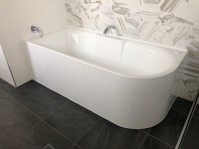 White Bathtub — South East, QLD — Seamless Silicone