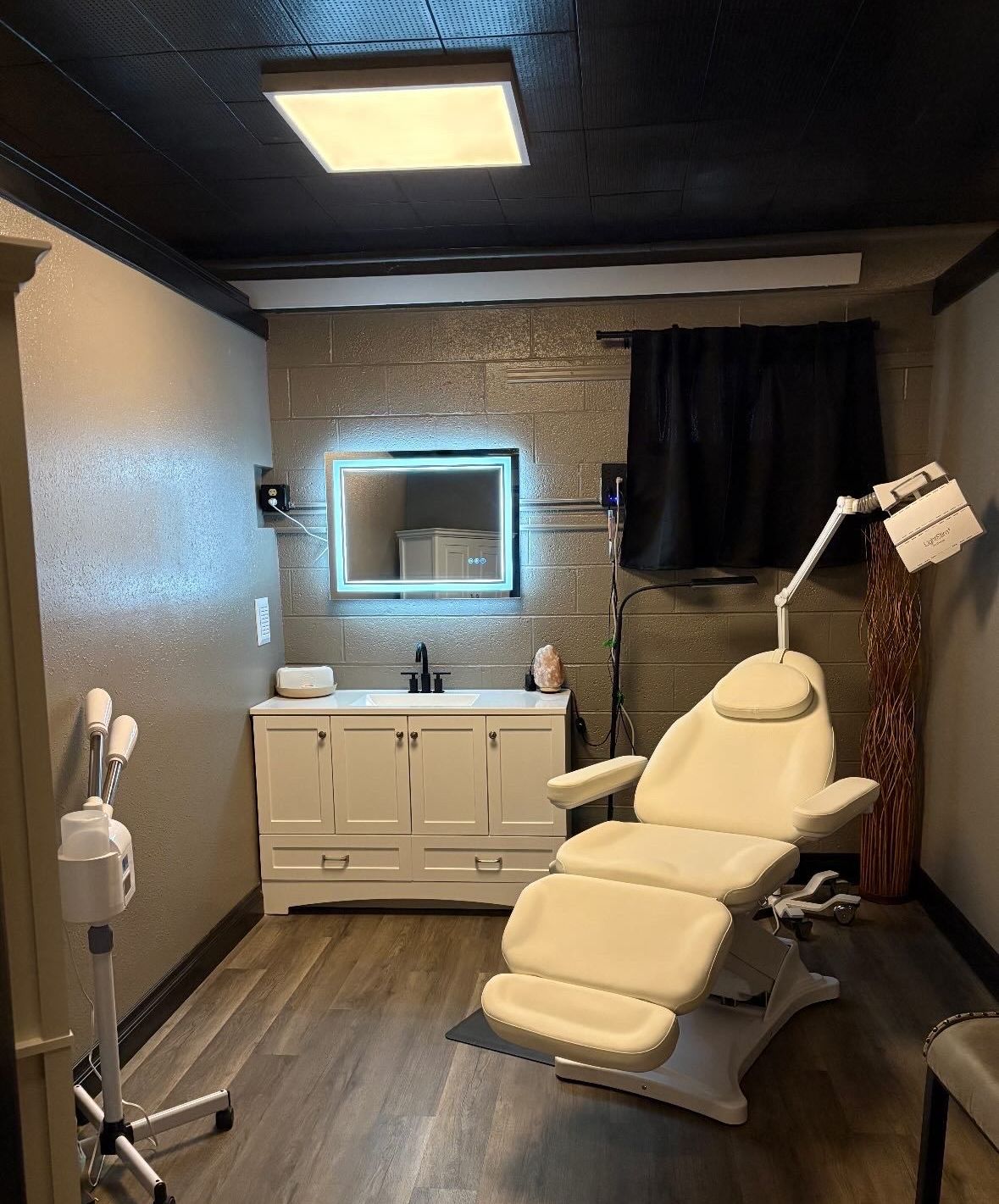 There is a chair in the middle of the room.