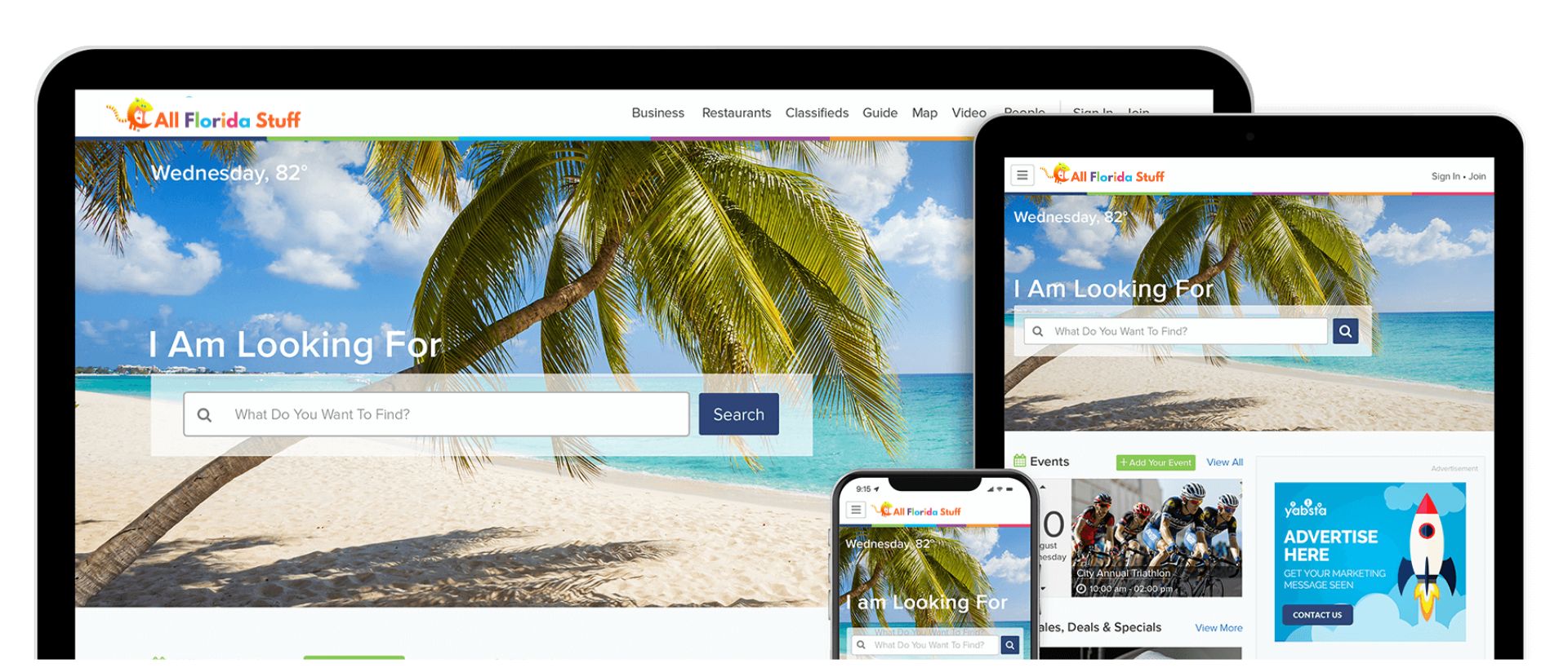 A hand is holding a magnifying glass that says `` online marketing ''.