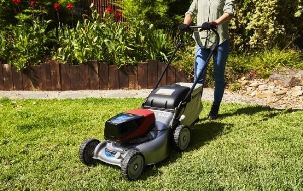 HRG416 Mower Battery Push Mower — Terrace Mowers in Raymond Terrace, NSW