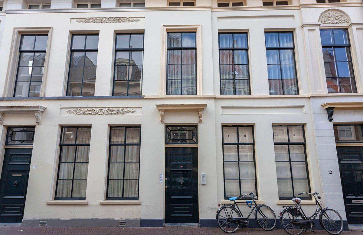 Building at Ambachtstraat 10 te Utrecht