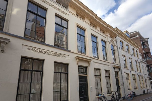 Building at Ambachtstraat 10 te Utrecht