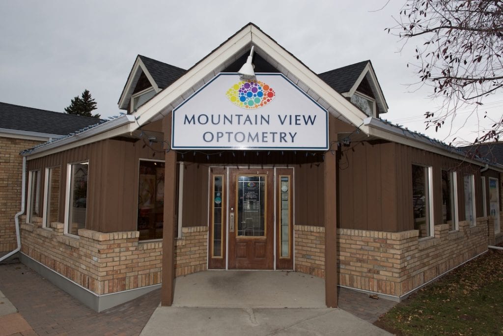 A building with a sign that says mountain view optometry