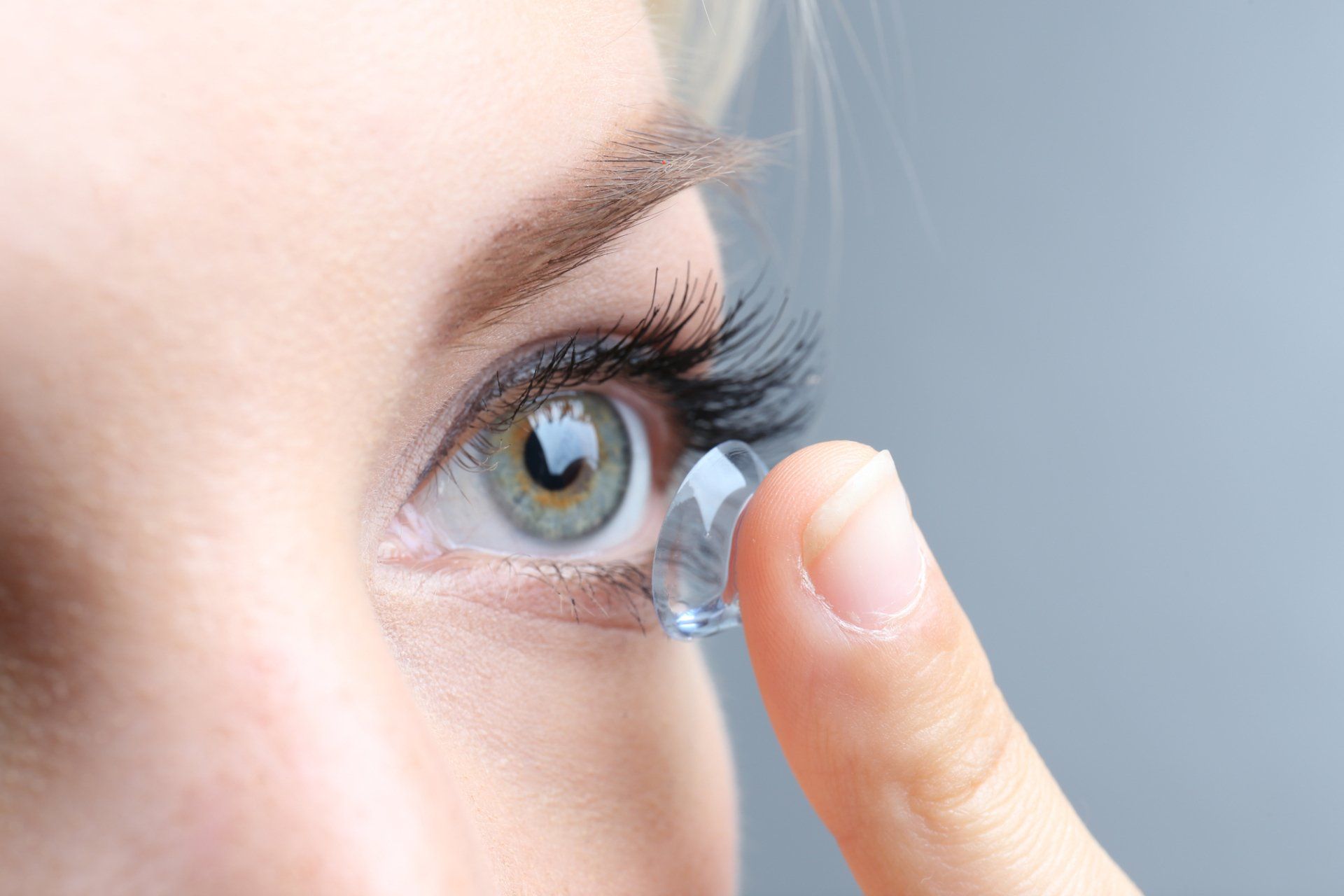 NEW CONTACT LENS HELPS EYE ALLERGIES