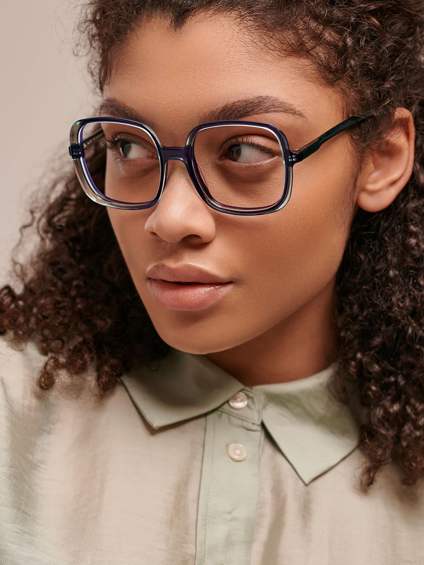 A close up of a woman wearing glasses.