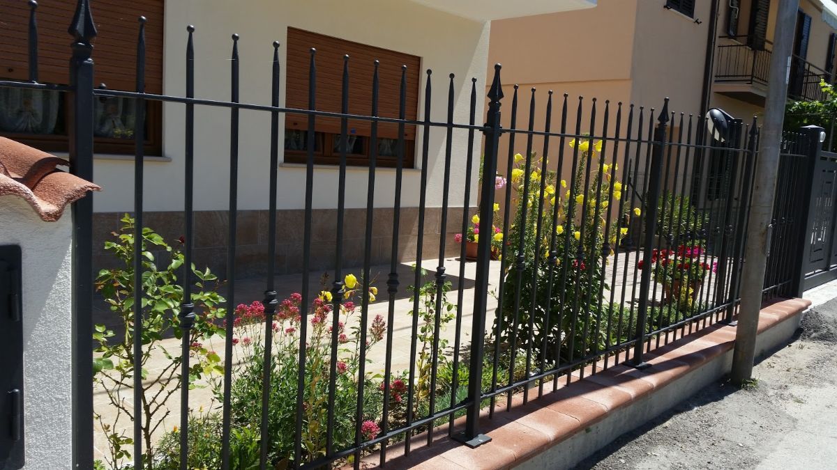 Recinzione con sbarre