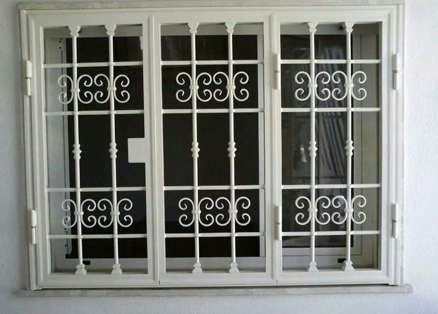 Finestra con inferriata