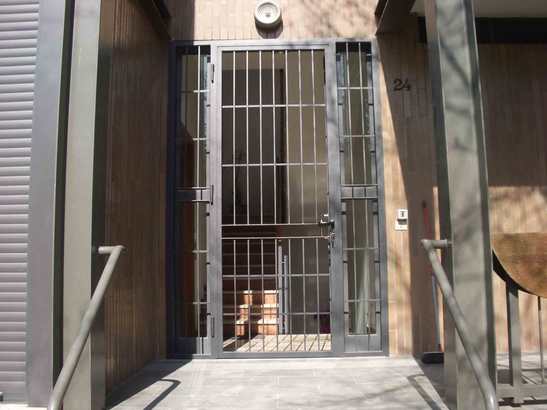 Porta con inferriata