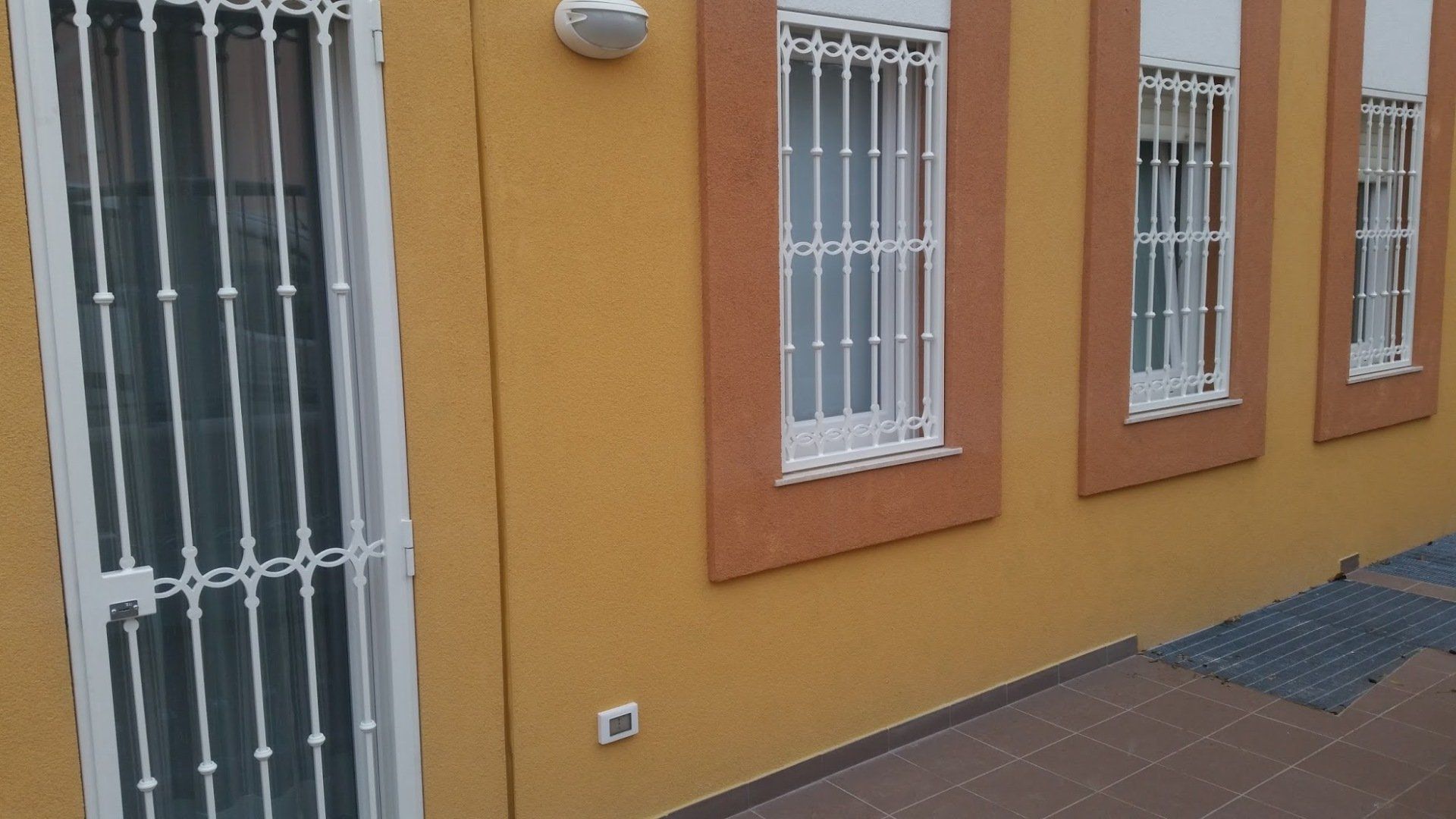 Grata in colore bianco