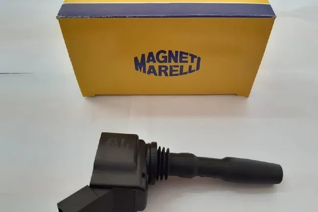 Bobina de encendido Magneti Marelli con caja amarilla y azul.