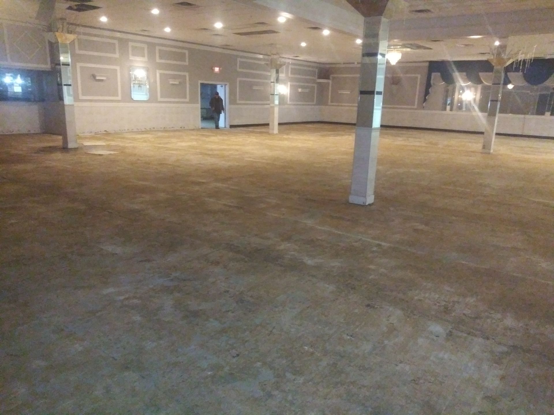 A large room with columns and a concrete floor