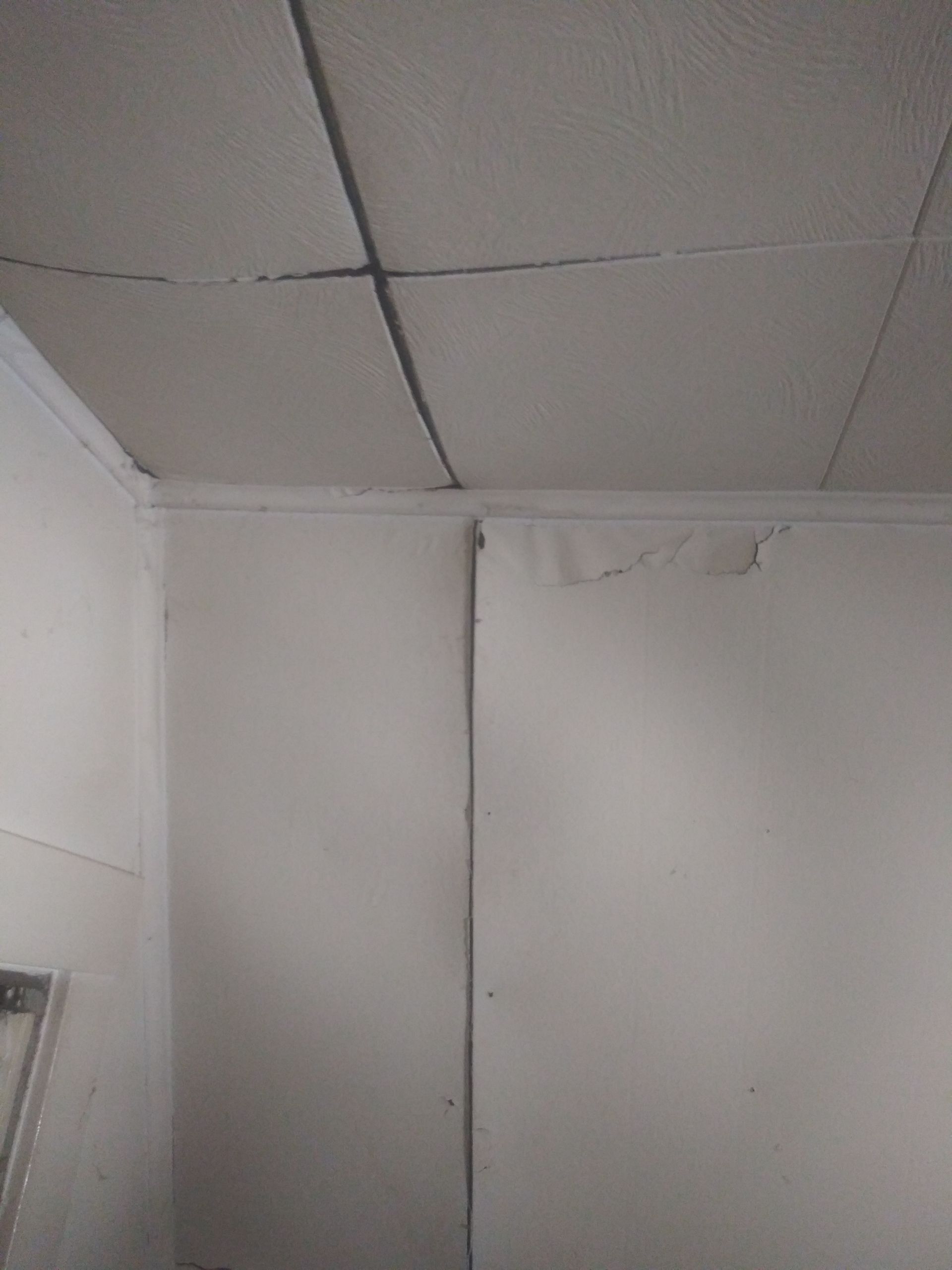 A room with white walls and a white ceiling.