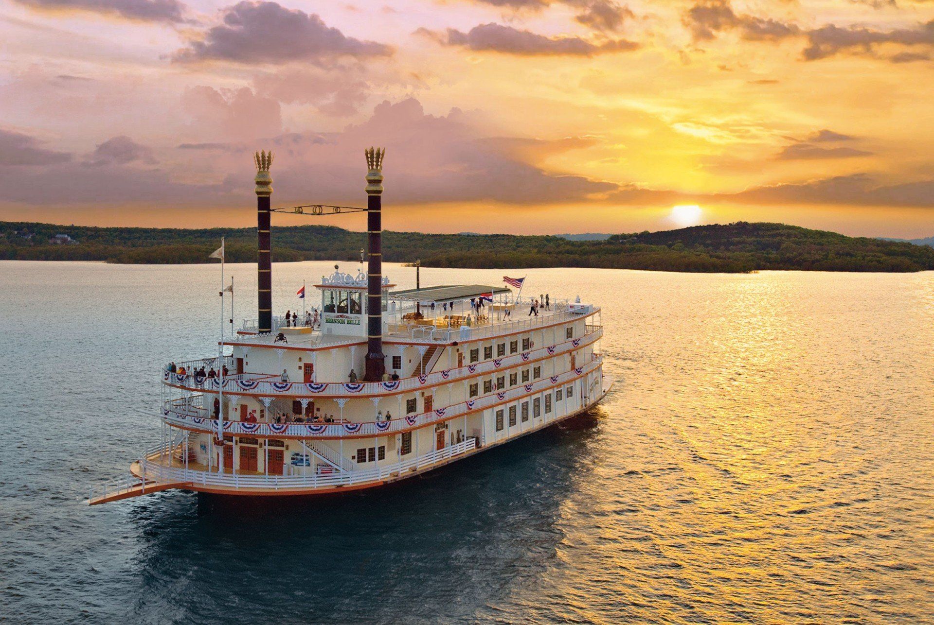 Showboat Branson Belle, Silver Dollar City, Branson, Vacation Rental, Fun, Lodge, Rental, Vacation, Sleeps 50, High Capacity, Large Accomodations, Brand New, Amazing Views, Lake Views, Lake Front, Entertainment