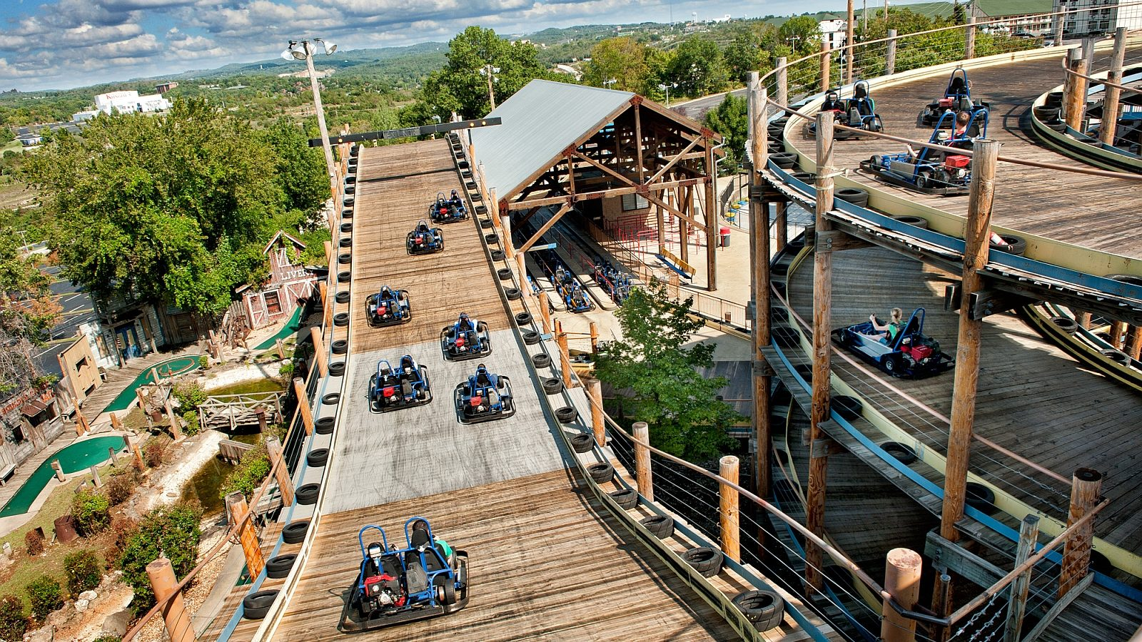 Track Family Fun Park, Silver Dollar City, Branson, Vacation Rental, Fun, Lodge, Rental, Vacation, Sleeps 50, High Capacity, Large Accomodations, Brand New, Amazing Views, Lake Views, Lake Front, Entertainment
