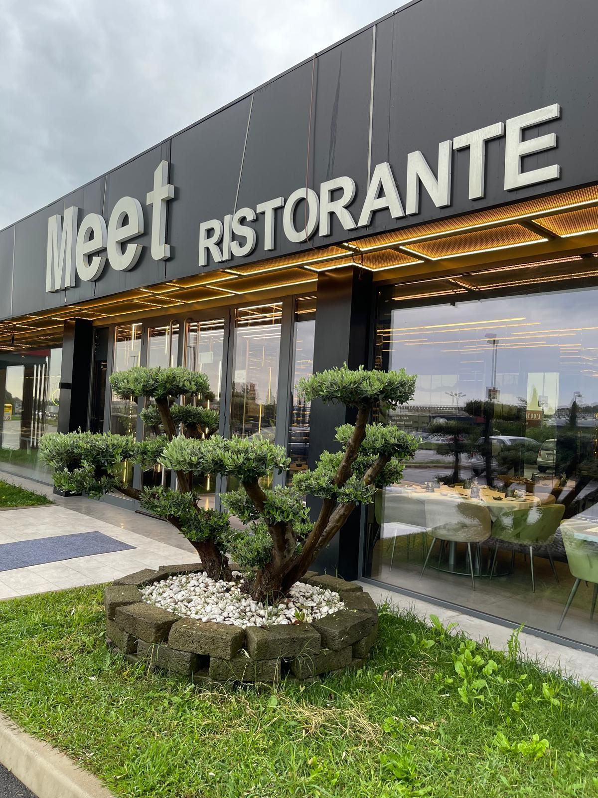 esterni ristorante Meet Sushi