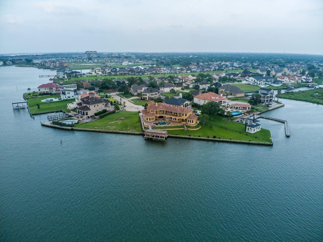 houston tx houses near the river