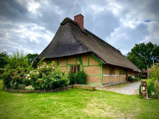 Großes Hallenhaus beim Verein Bäuerliches Hauswesen Bliedersdorf e. V.