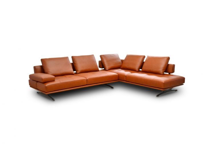 divano in pelle ad angolo