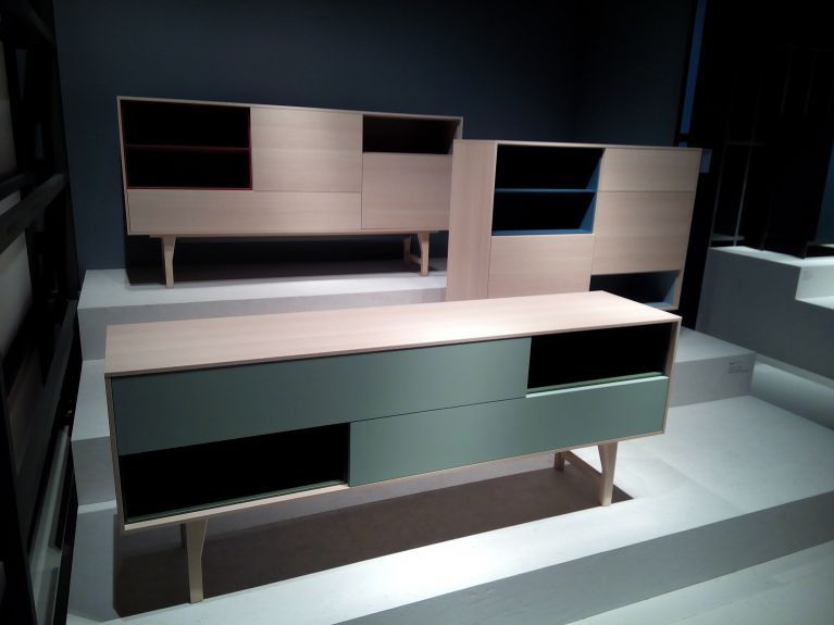 madia rettangolare dal design moderno