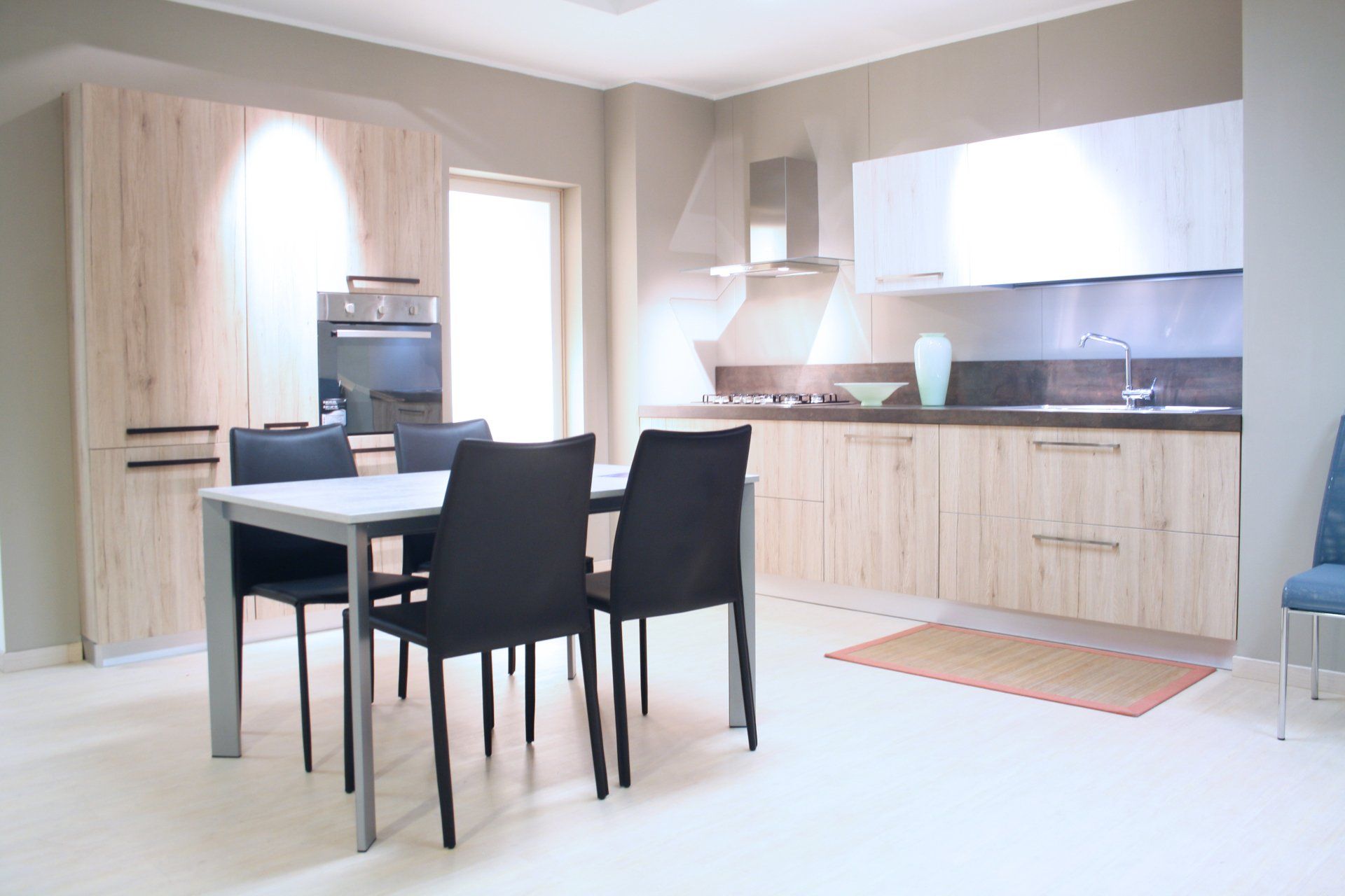 cucina con tavolo vintage