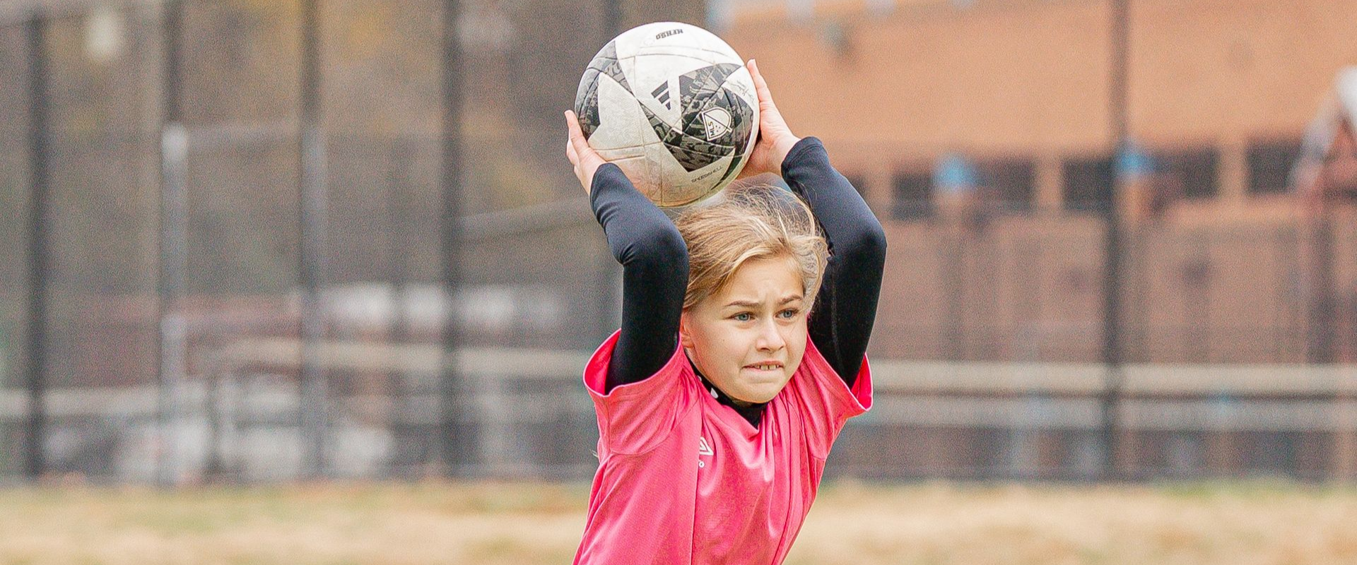 MSI Recreation player throwing the ball into the game.
