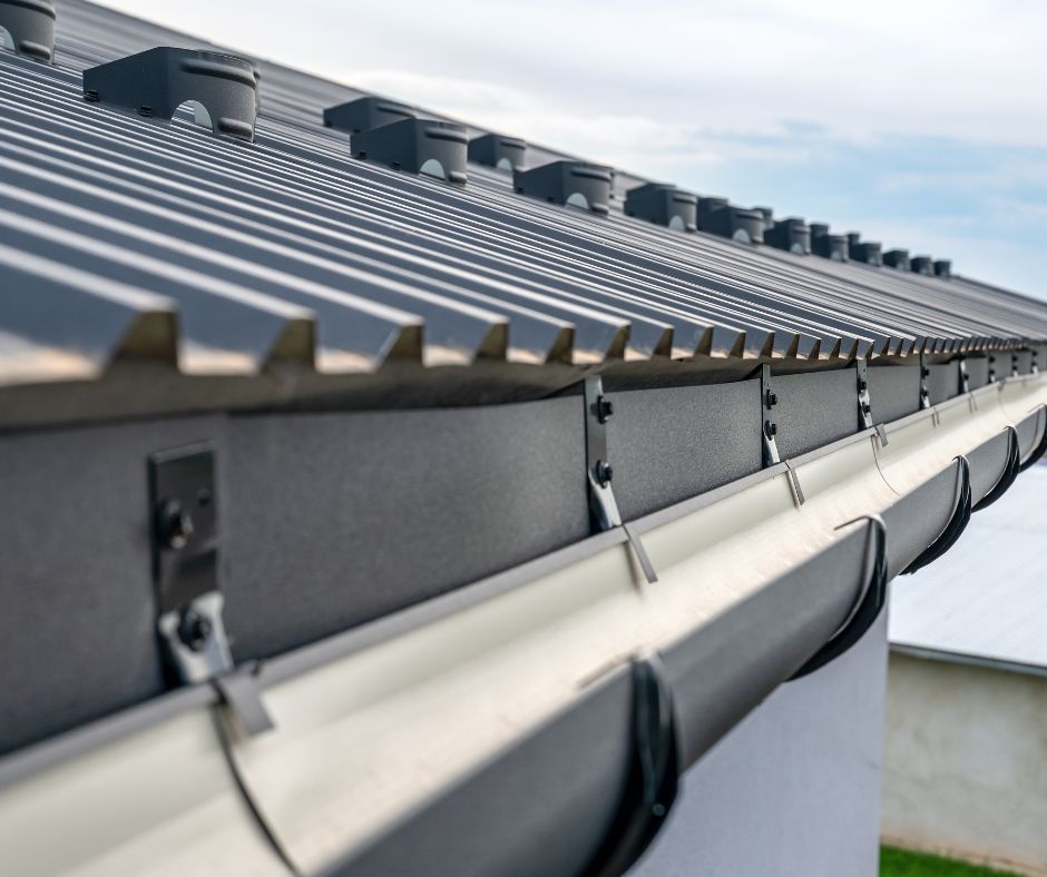 Metal roof gutter