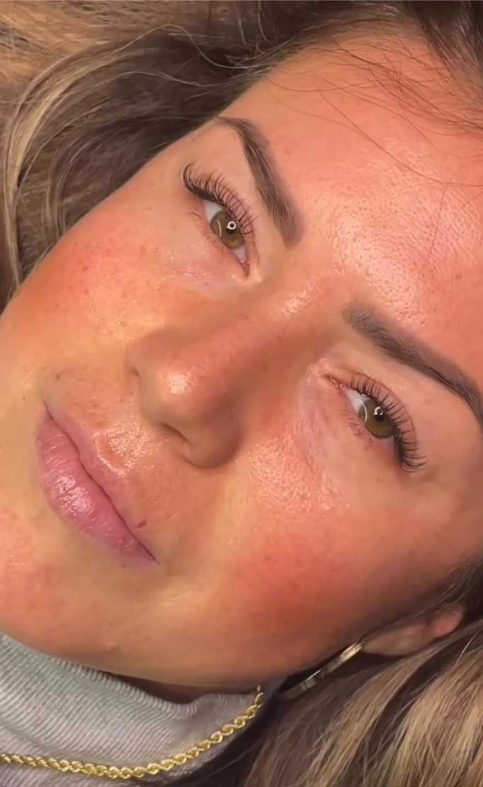 Wimperextensies laten zetten in Groningen? Dat kan bij Beautysalon Queenz in Groningen in de Oosterpoort. Voor natuurlijk ogende wimpers laat je jouw wimper extensions zetten bij Erin van Beautysalon Queenz!