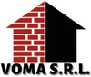Logo di VOMA SRL con tetto di mattoni rossi e sagoma di casa nera