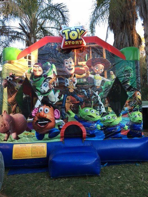 Inflatable bouncy house