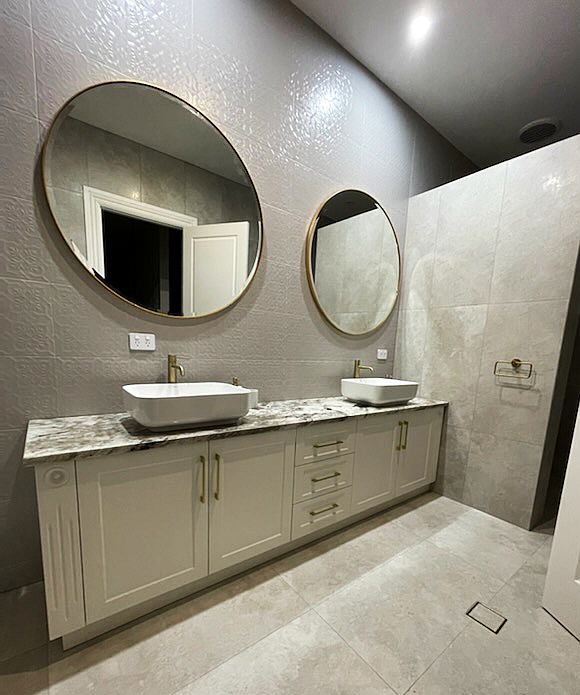 Alex & Mim Leo Vanity 2