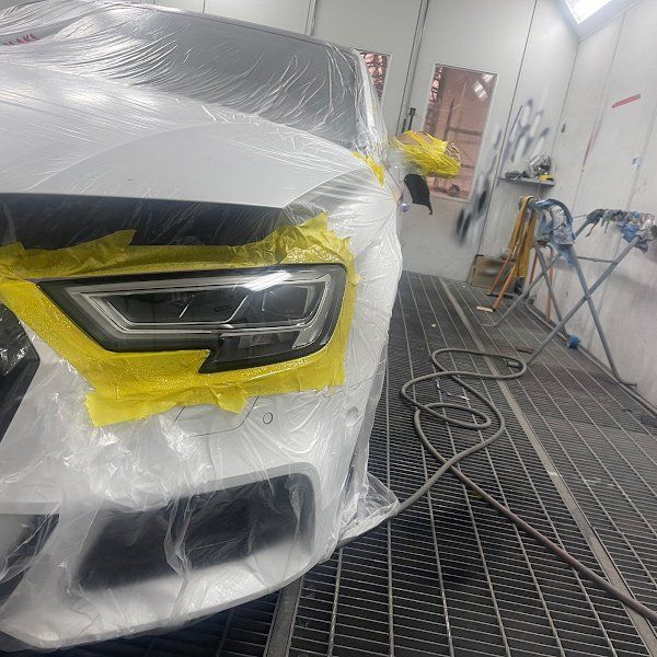 Spray Painters in Canberra Fyshwick Smash Repairs