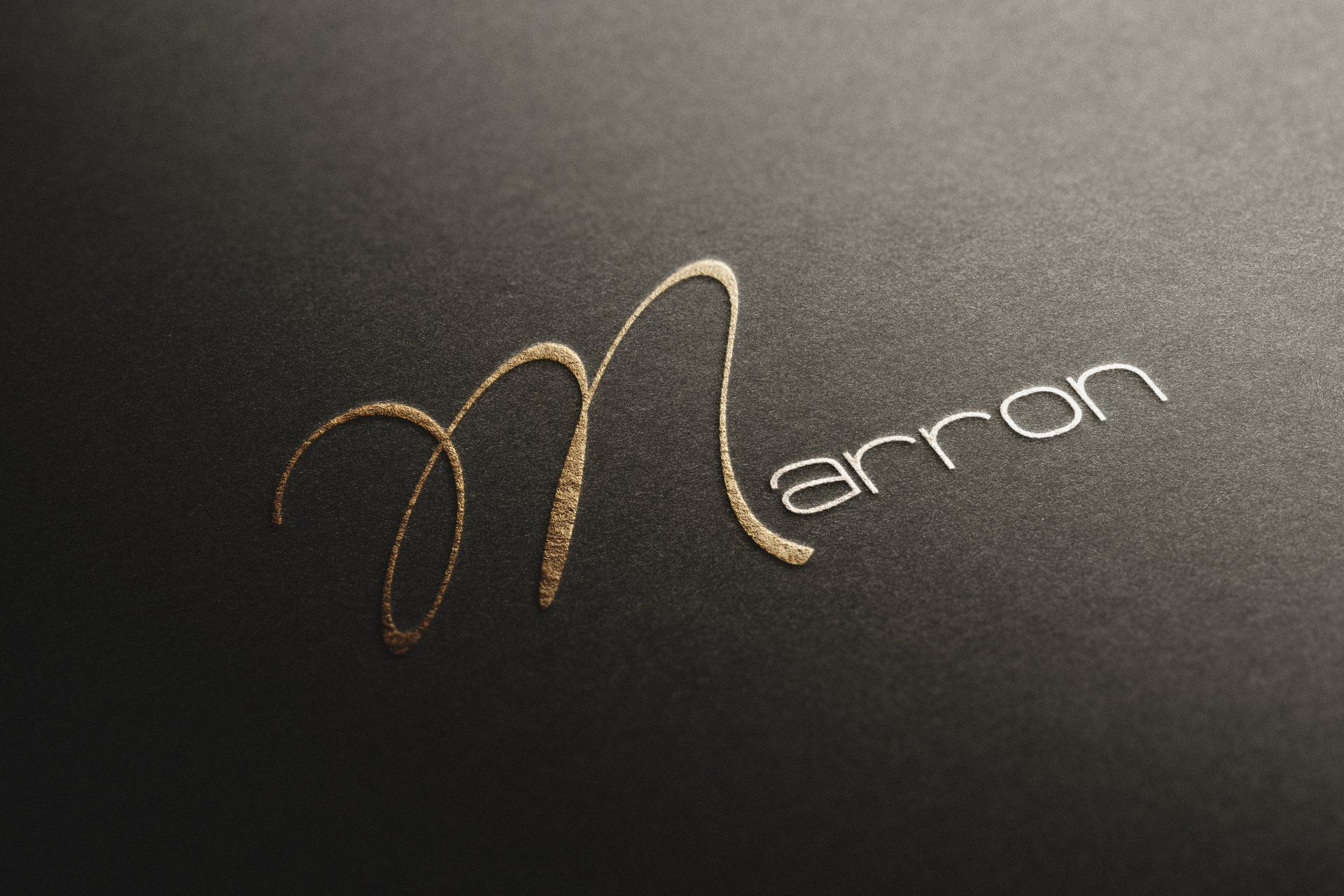 Marron logo logo-ontwerp letterpress goud