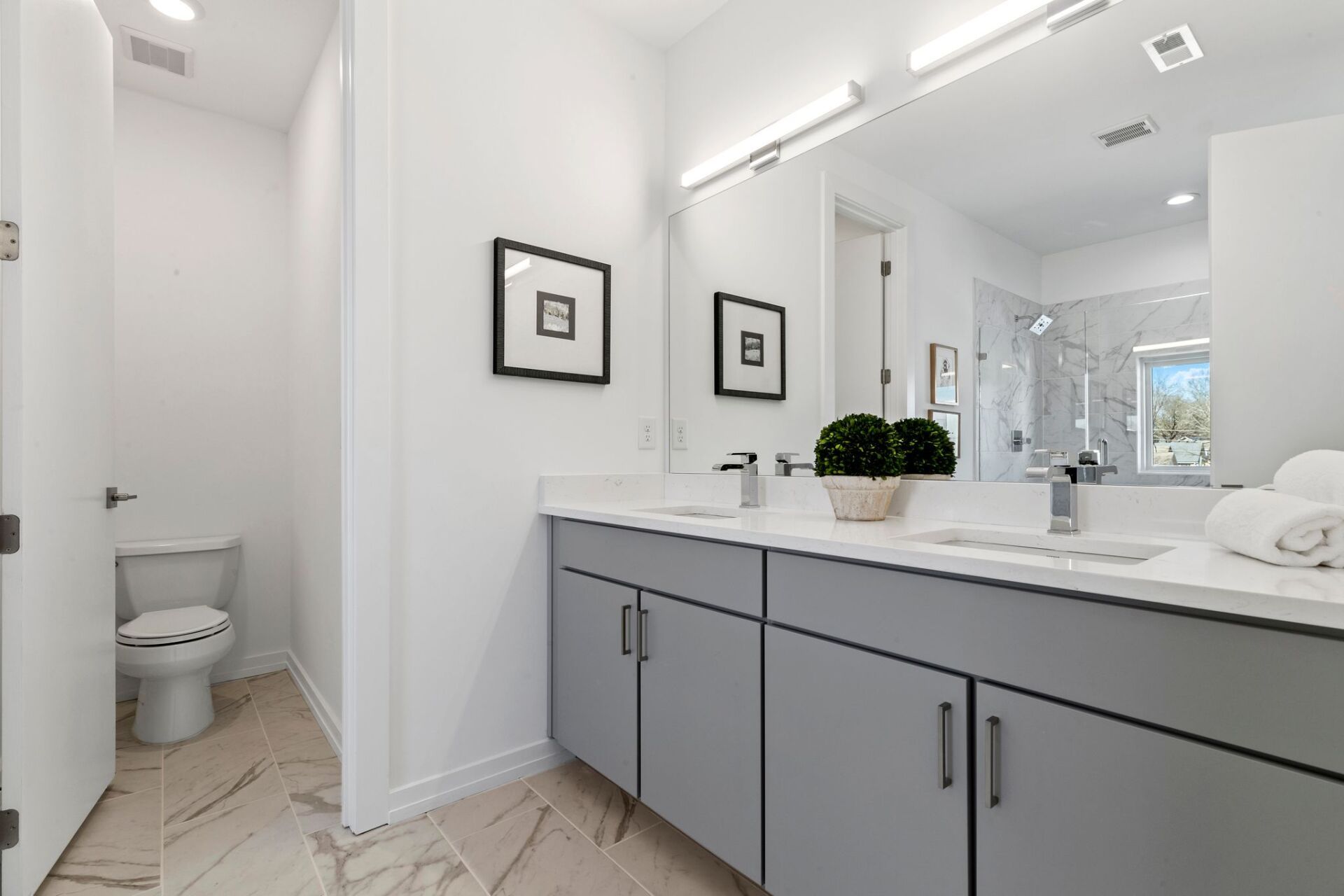 Bathroom | Deluxeton Homes | Dunwoody, GA 30346