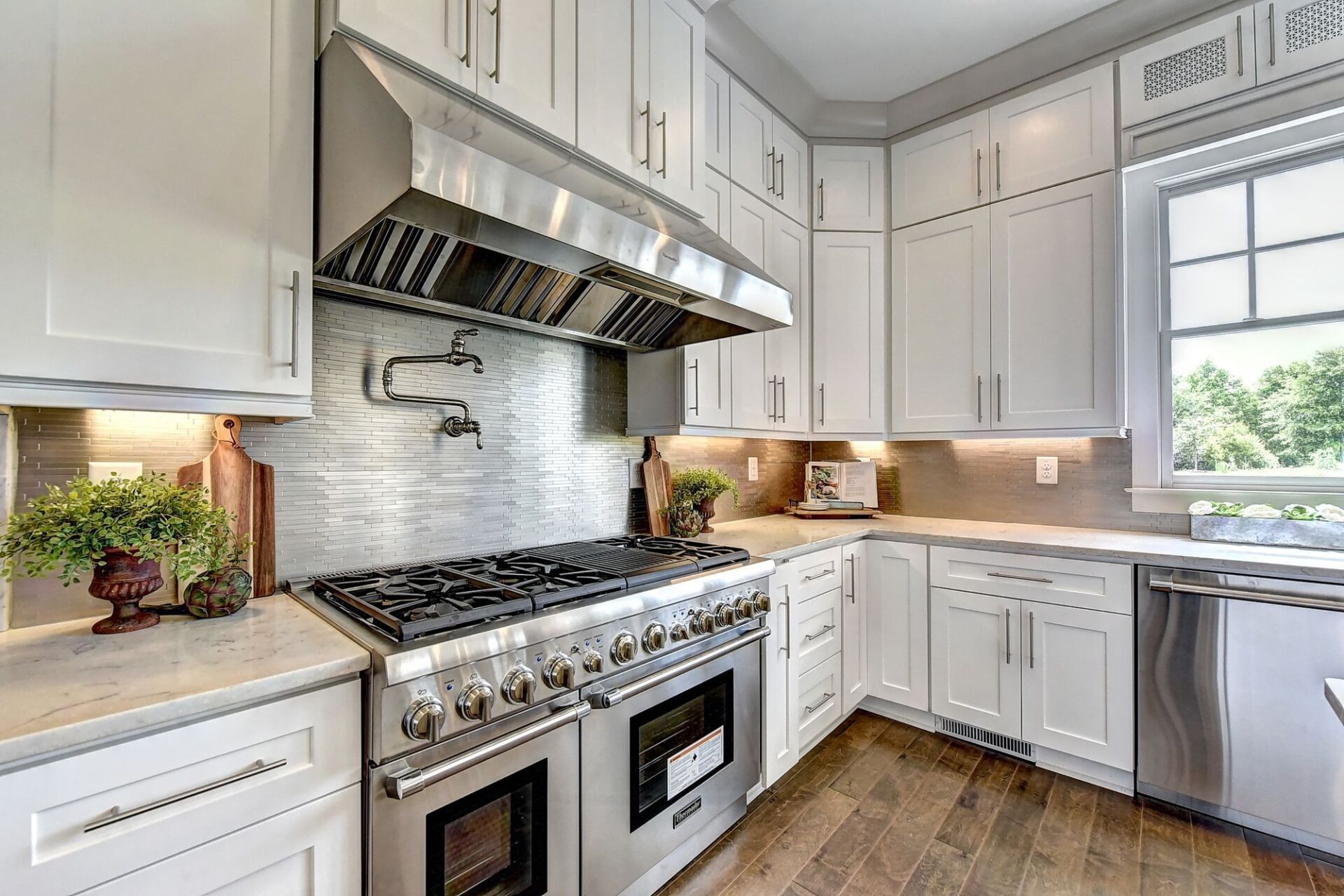 Stove Top | Deluxeton Homes | Dunwoody, GA 30346