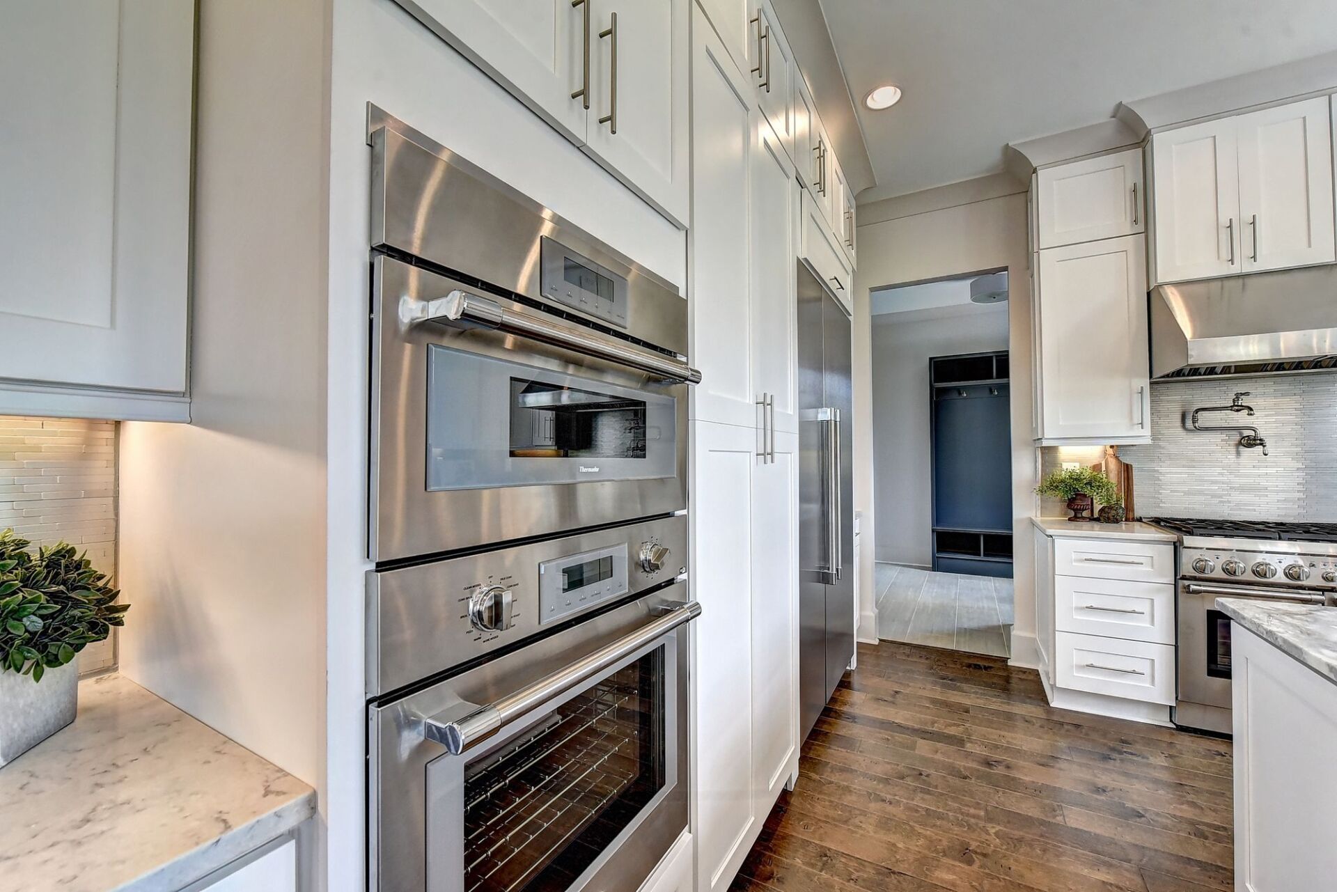 Double Ovens | Deluxeton Homes | Dunwoody, GA 30346