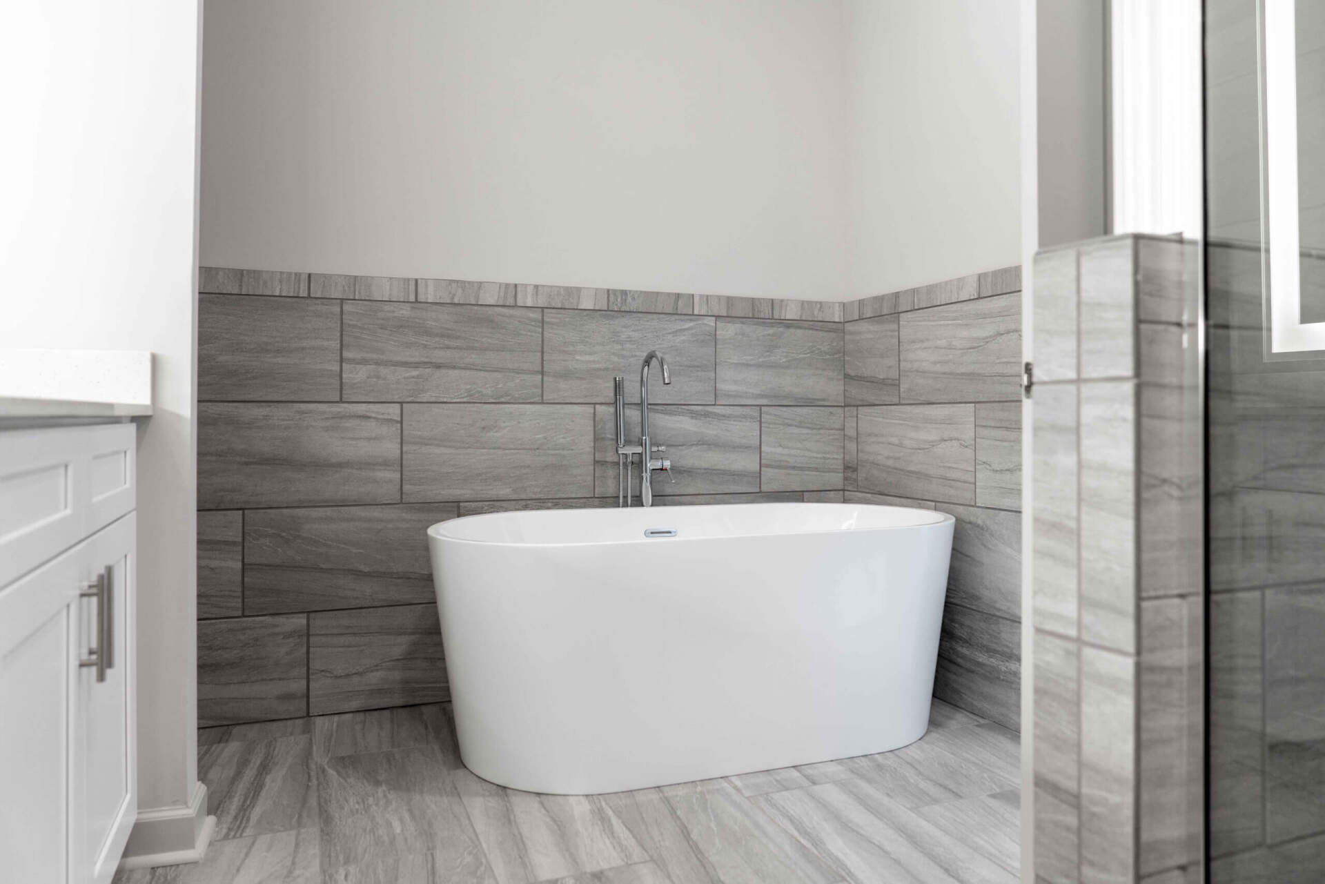 Photograph-Wooland Pointe-Owner's Bath