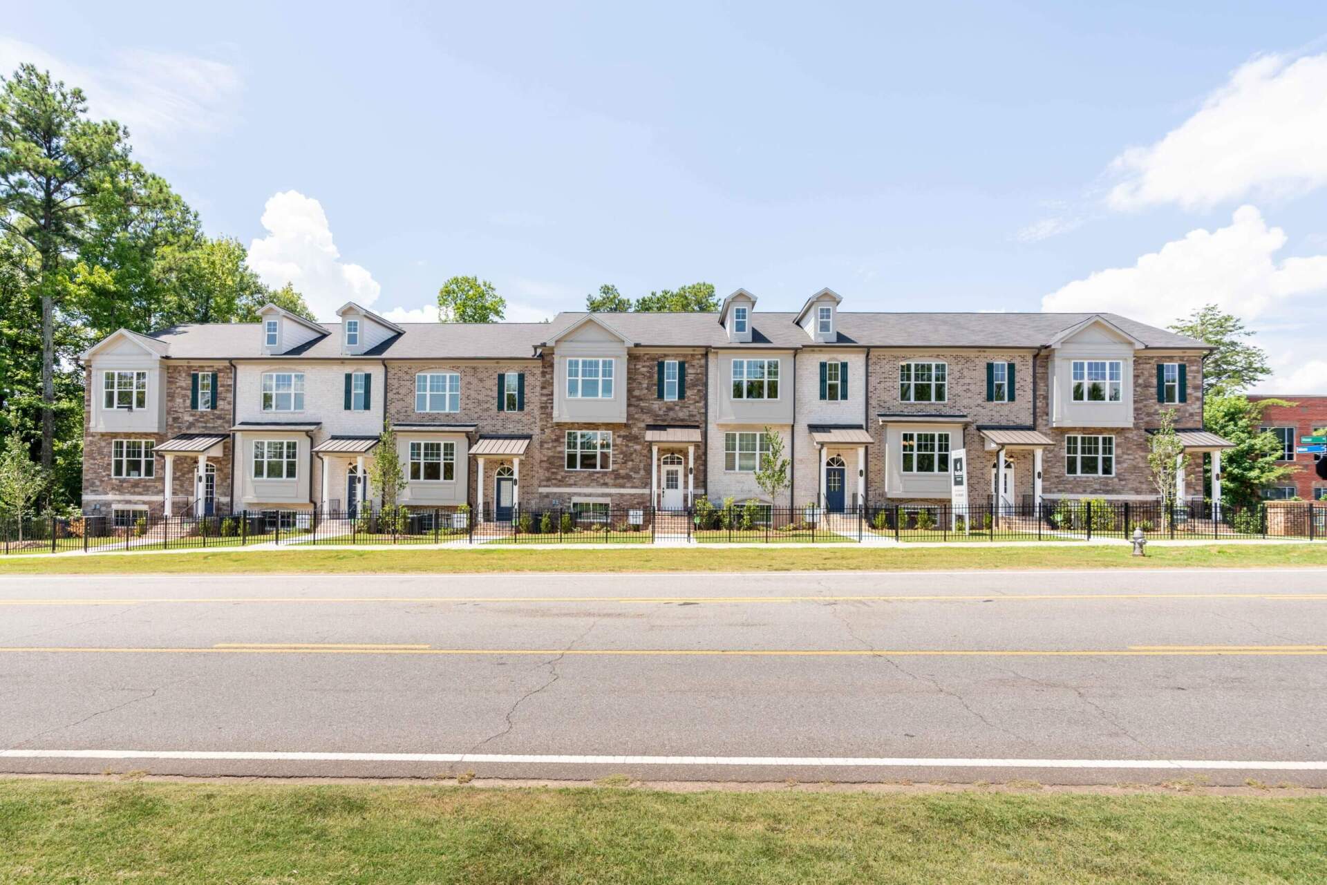 Photograph-Wooland Pointe-Street View