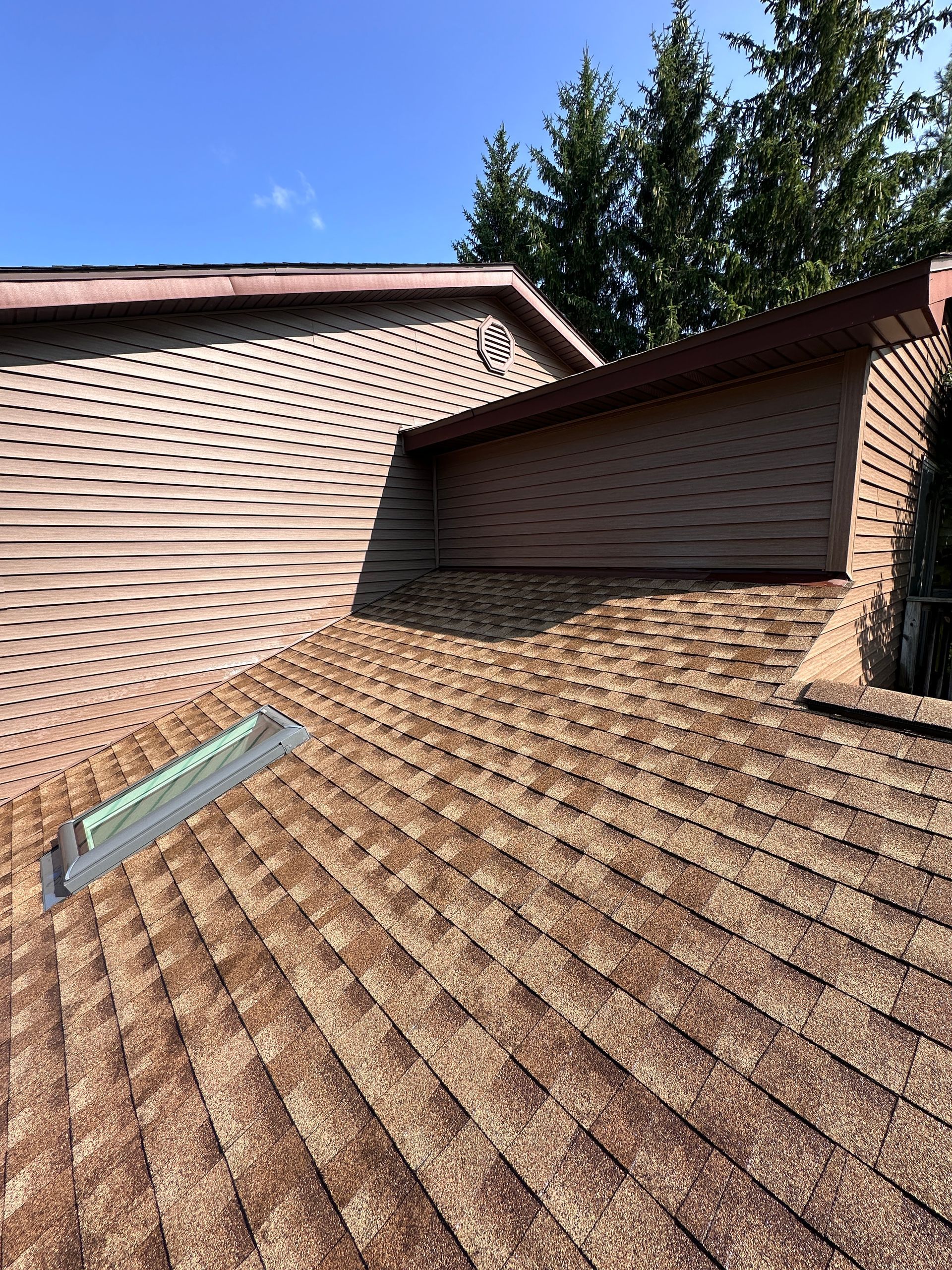 Softwashing a roof in Franklin, TN