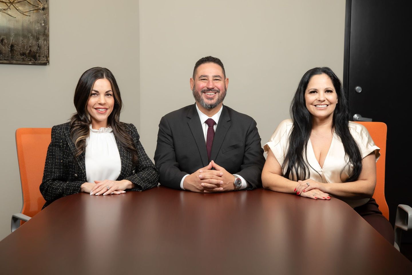 Jorge and two women are sitting at a table.