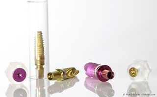 Moderne und zertifizierte Implantat-Systeme Moderne und zertifizierte Implantat-Systeme