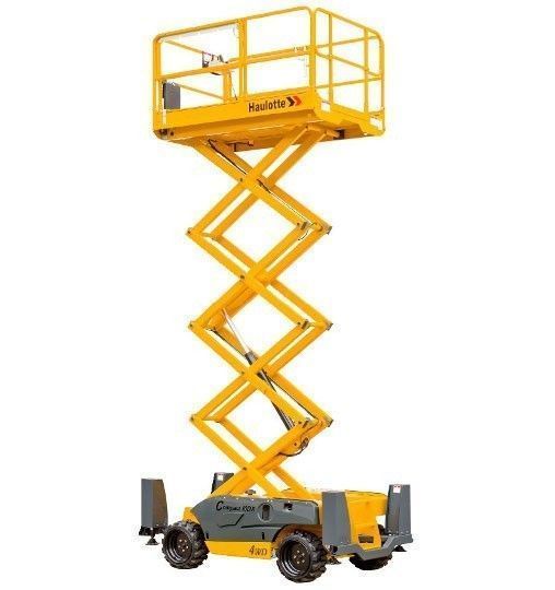 Piattaforma elevatrice gialla su ruote, estesa verso l'alto.