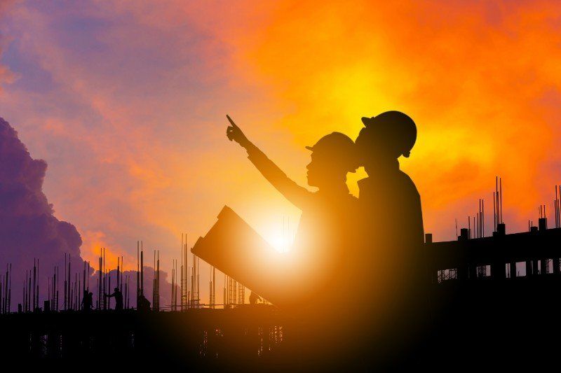 operai che eseguono una ristrutturazione edile