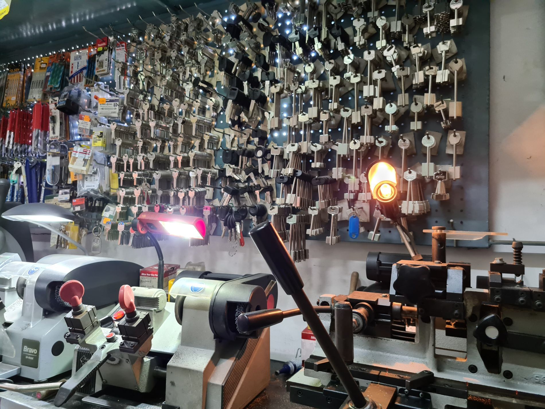 macchinari per la duplicazione delle chiavi