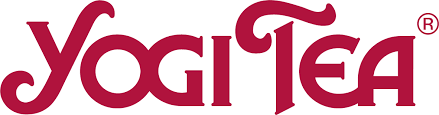 Il logo Yogi Tea è in marrone con un carattere stilizzato; il simbolo del marchio 