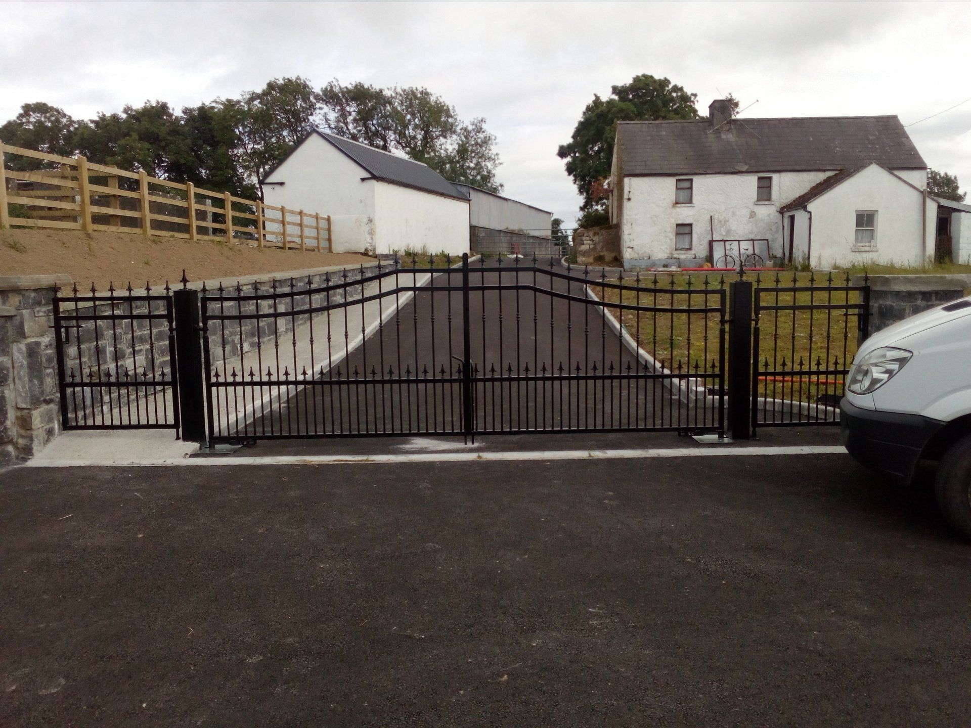 Entrance Gates and Pedestrian Gates