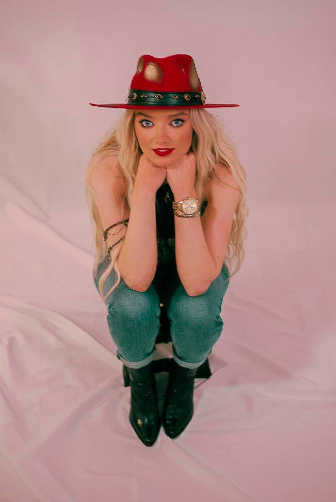 Robyn Red Singer Songwriter
